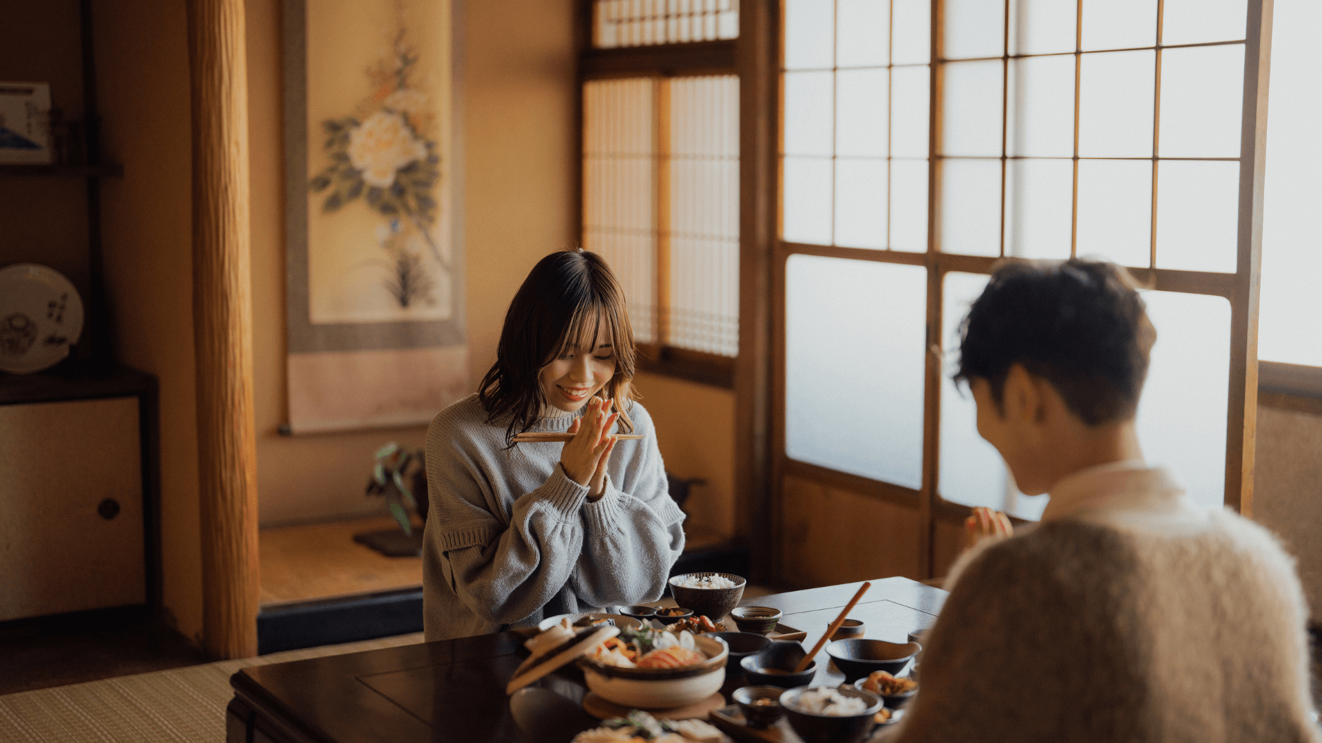 Man and woman sitting on their heels at a tatami-style dining