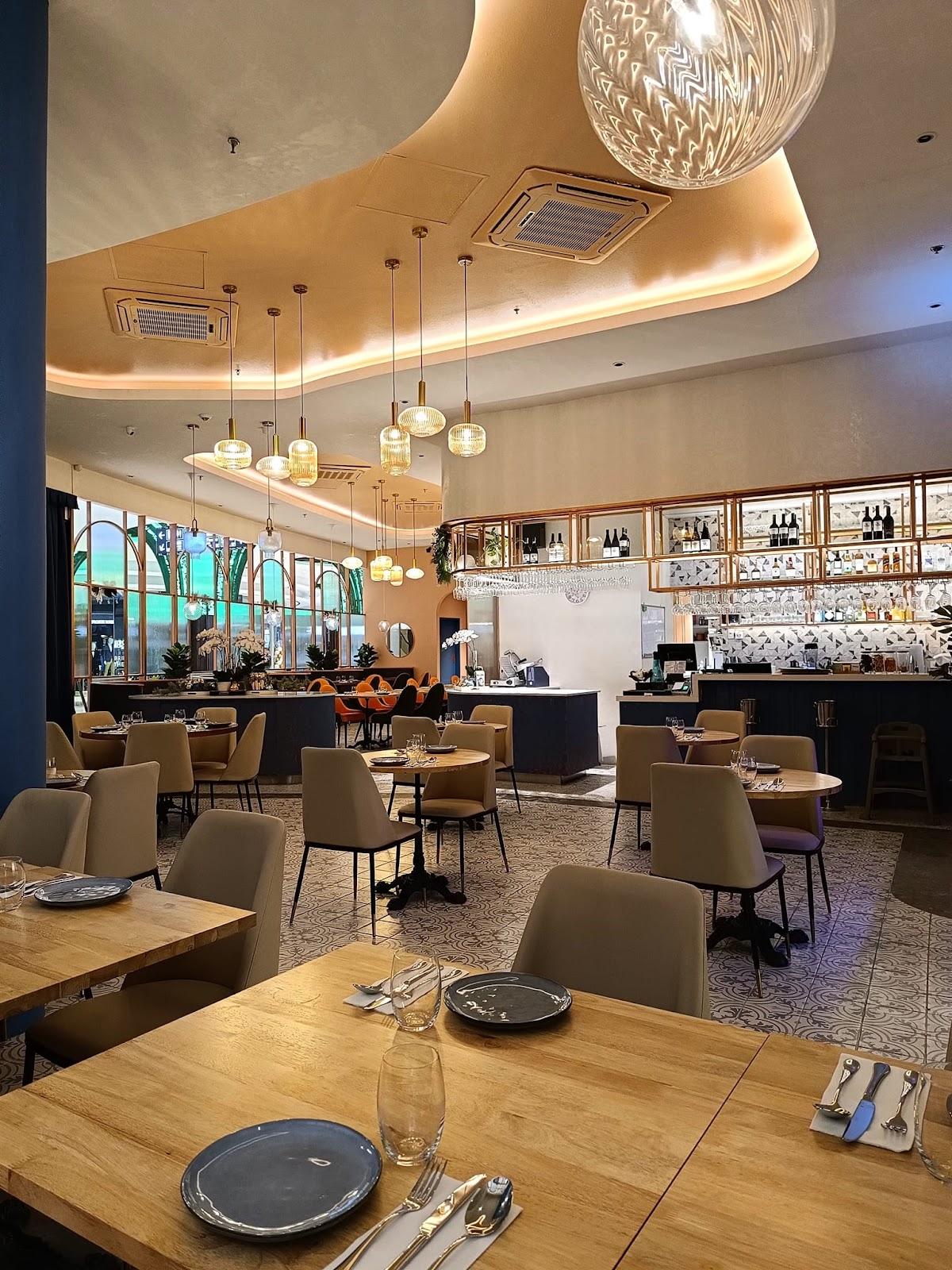 Bom Gosto dining area