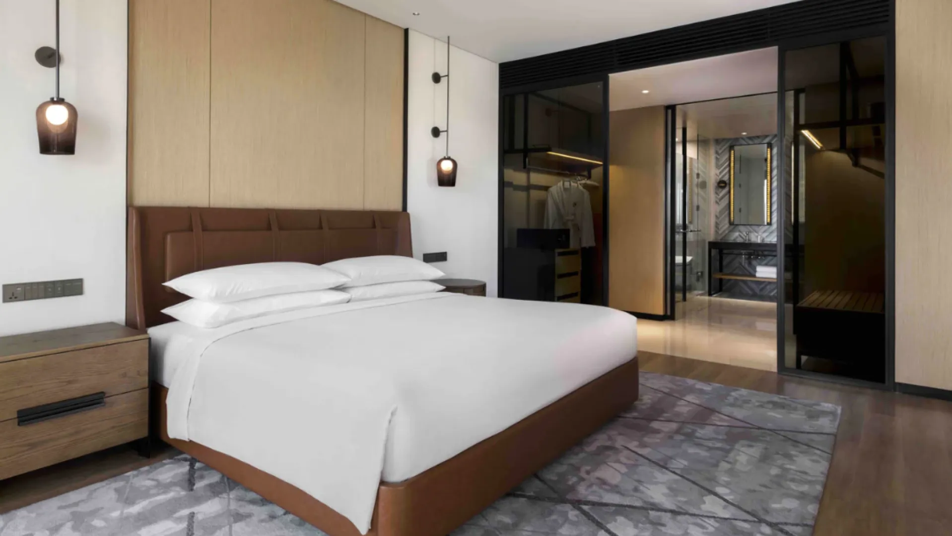 NWR Sheraton 1 Bedroom Junior Suite 1 King City View